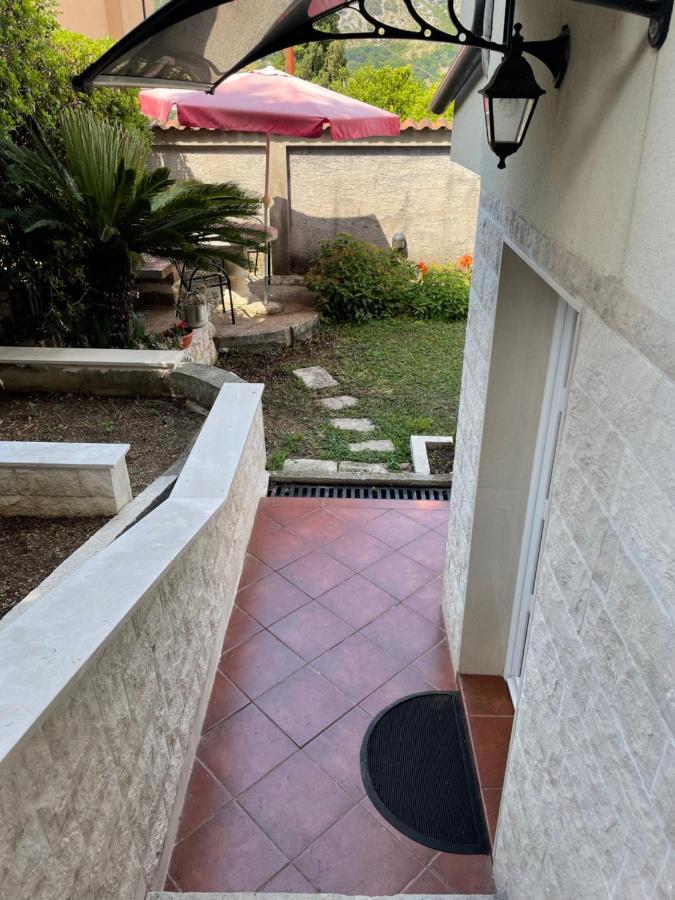 Apartment Garden Kotor Bagian luar foto